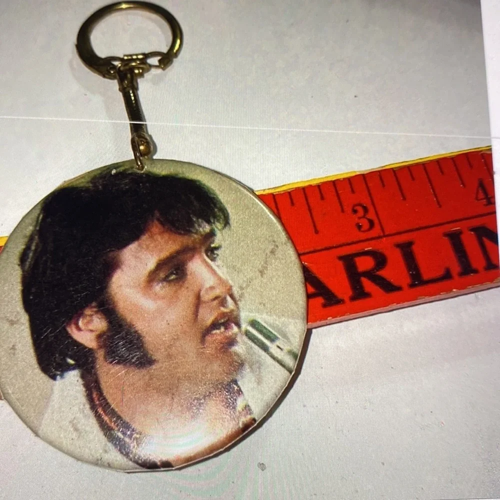Vintage Elvis Presley button key ring chain